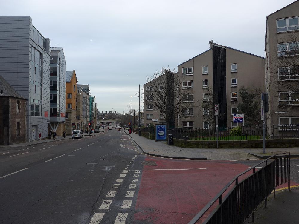 100/13 HOLYROOD  ROAD